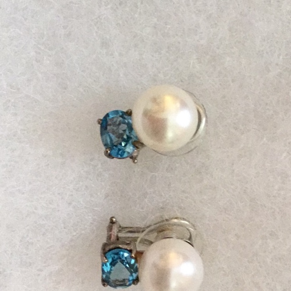 Pearl and aqua stone pierced earrings.